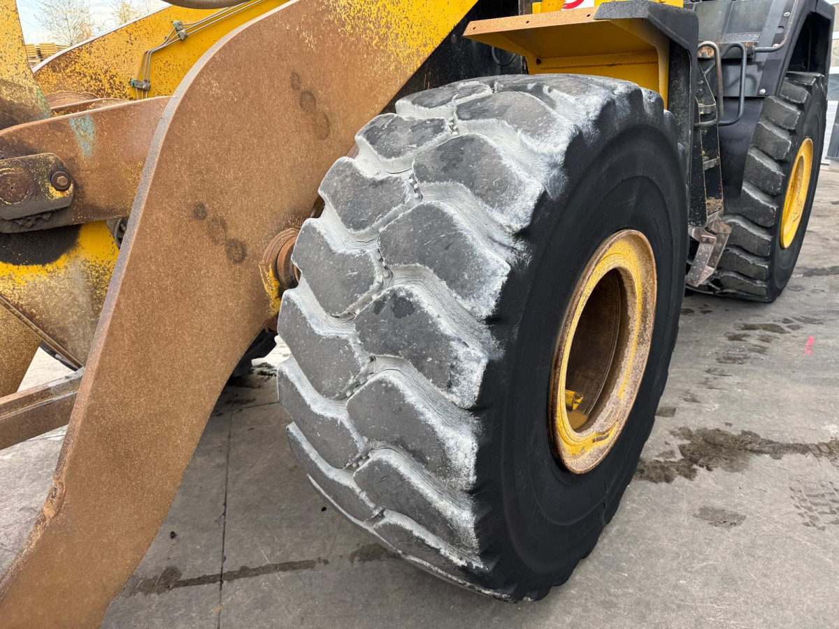 Chargeuse sur pneus KOMATSU WA480-6