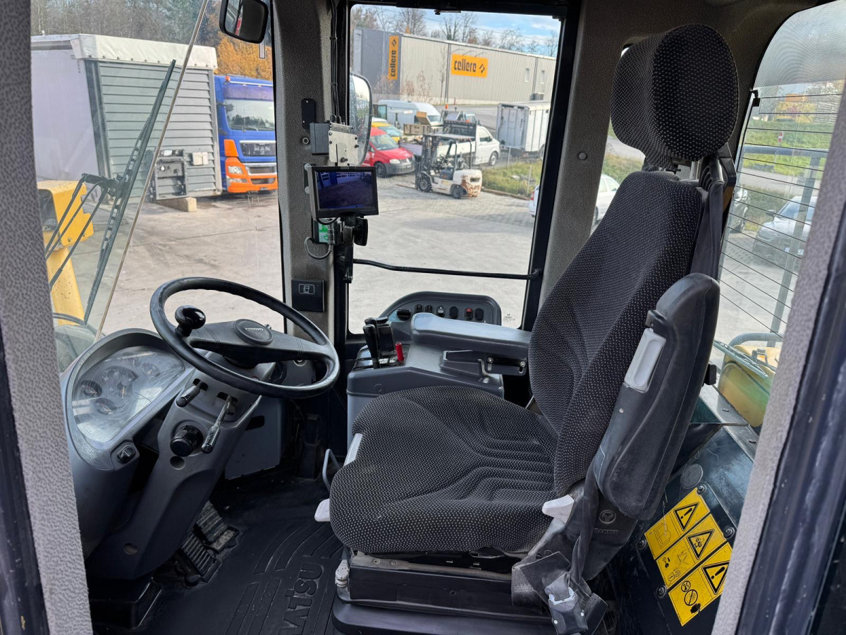 Chargeuse sur pneus KOMATSU WA480-6