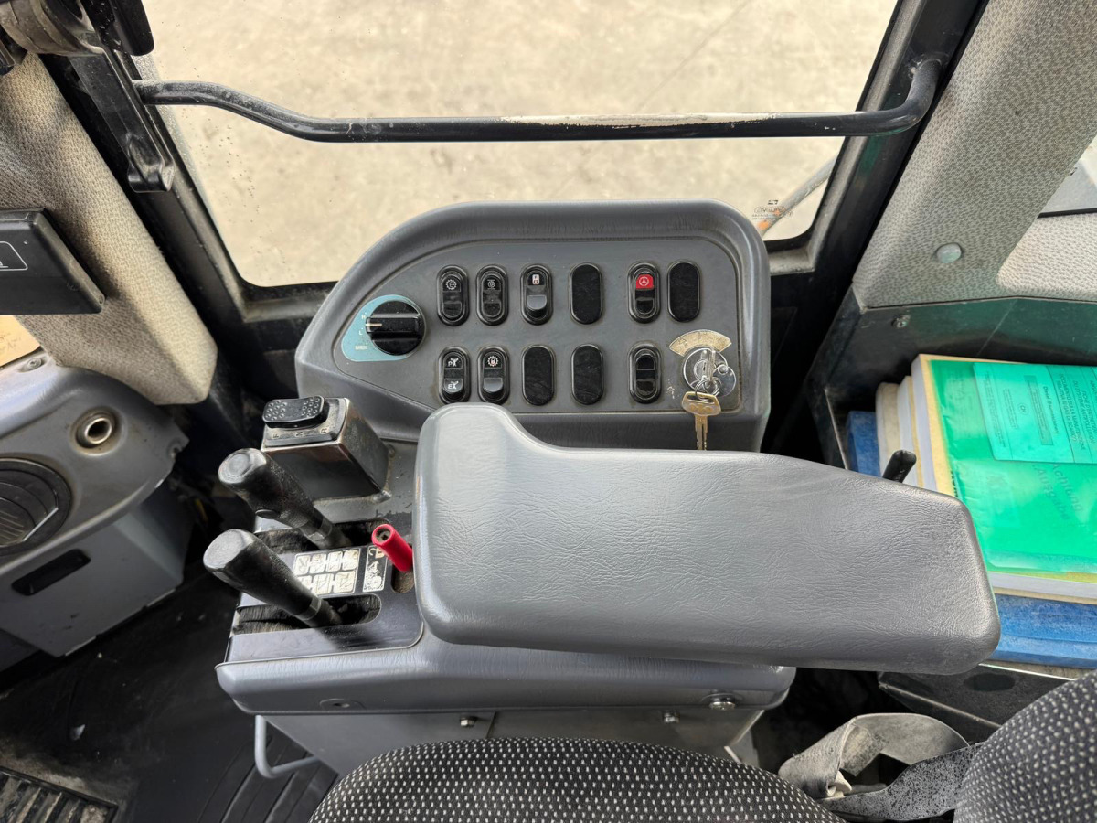 Chargeuse sur pneus KOMATSU WA480-6