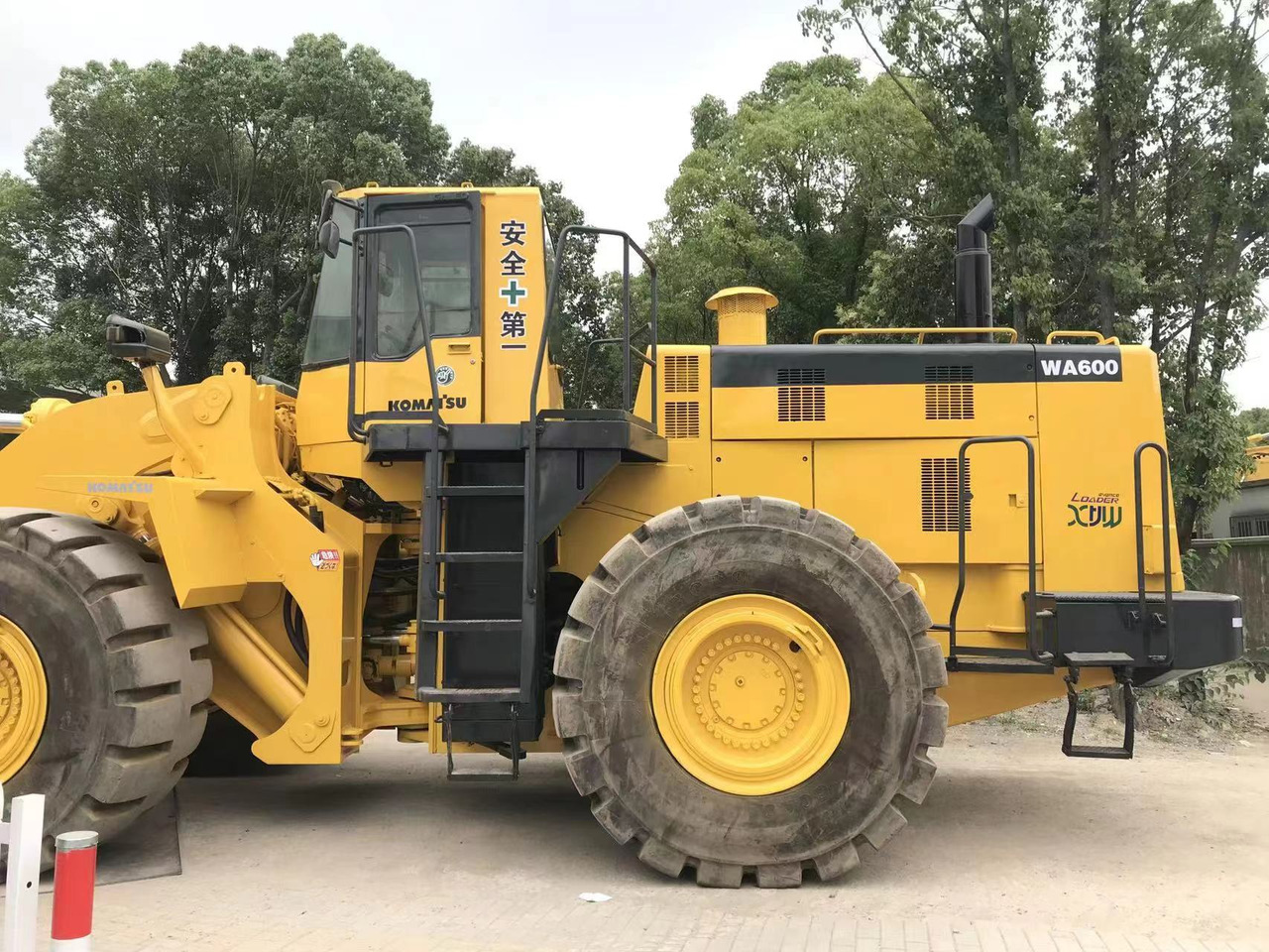 Chargeuse sur pneus KOMATSU WA600