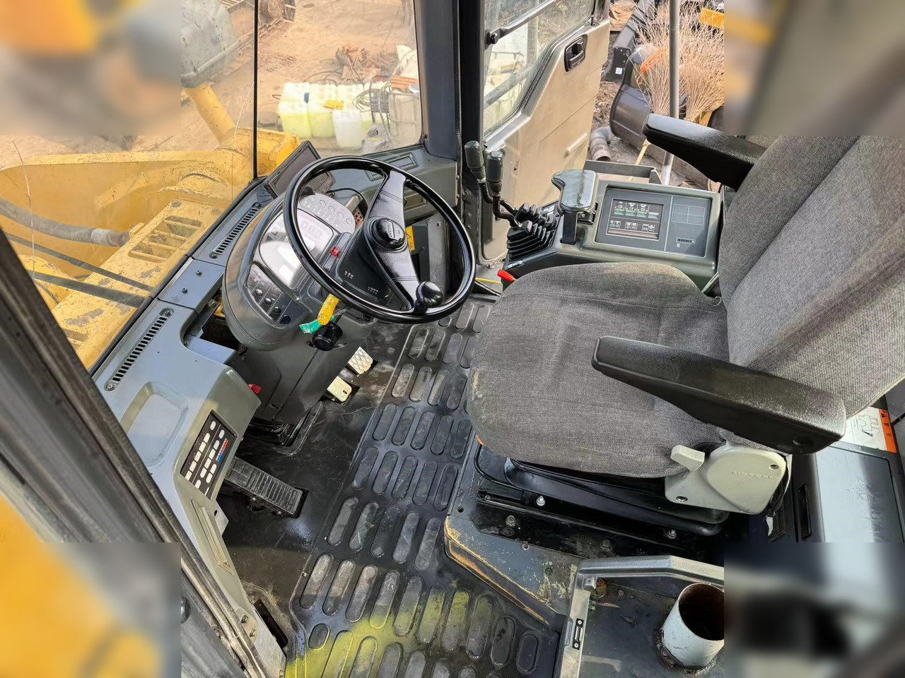 Chargeuse sur pneus KOMATSU WA600-3