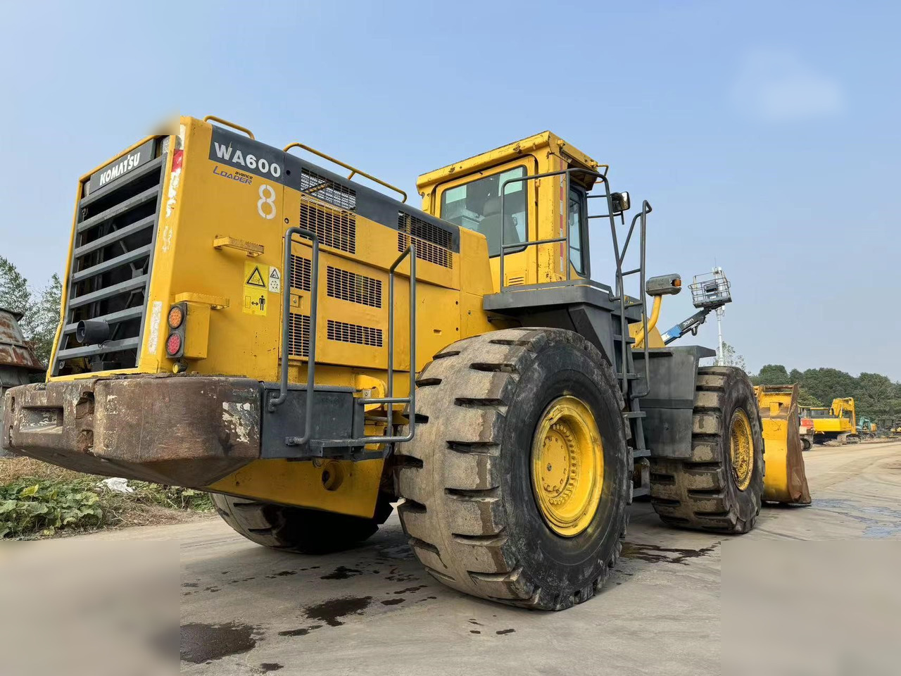 Chargeuse sur pneus KOMATSU WA600-3