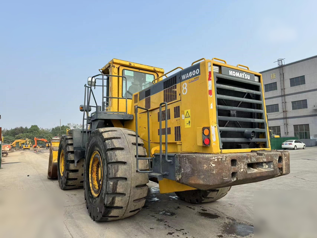 Chargeuse sur pneus KOMATSU WA600-3