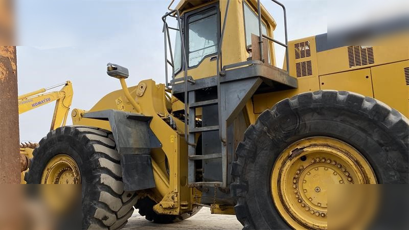 Chargeuse sur pneus KOMATSU WA600-3