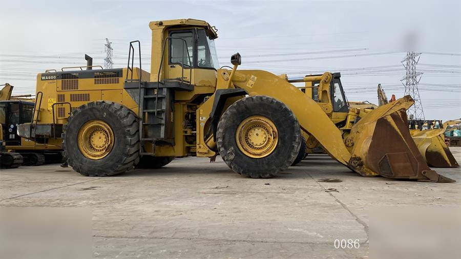 Chargeuse sur pneus KOMATSU WA600-3