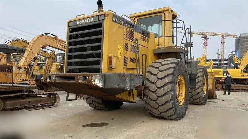 Chargeuse sur pneus KOMATSU WA600-3