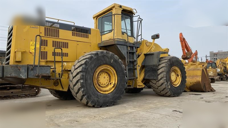 Chargeuse sur pneus KOMATSU WA600-3