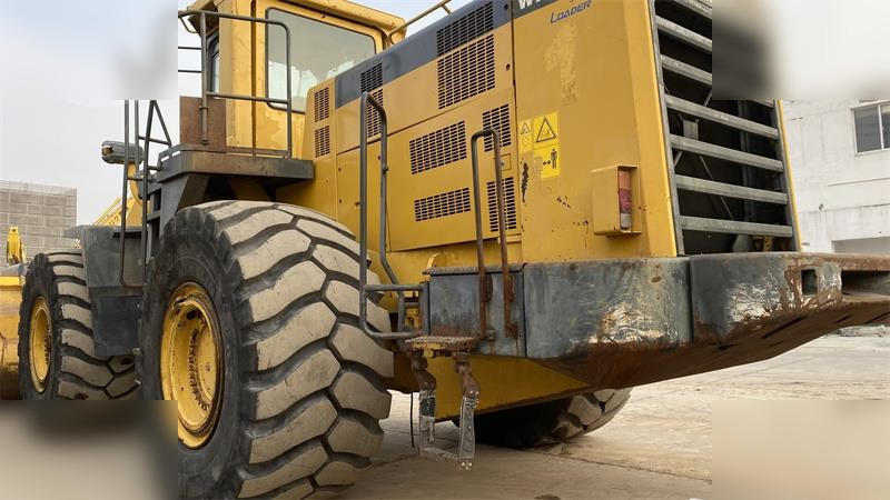 Chargeuse sur pneus KOMATSU WA600-3