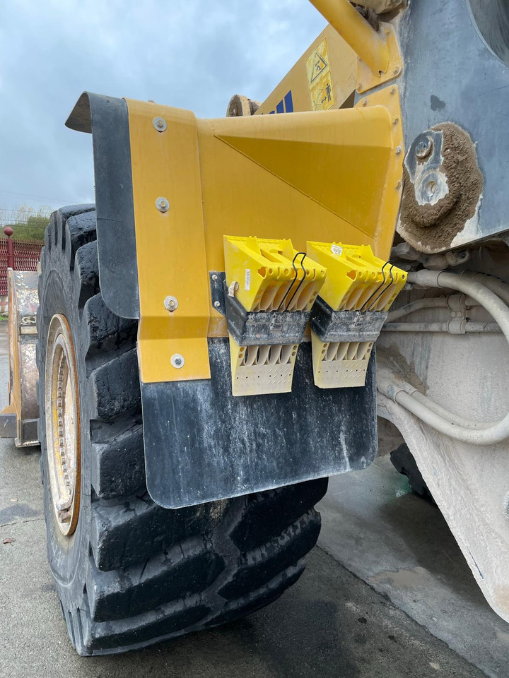 Chargeuse sur pneus KOMATSU WA600-6