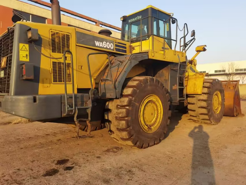 Chargeuse sur pneus KOMATSU WA600-6