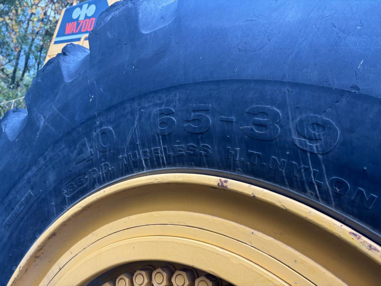 Chargeuse sur pneus KOMATSU WA700