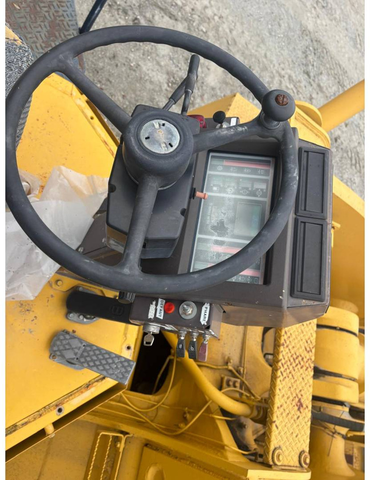 Chargeuse sur pneus KOMATSU WA700