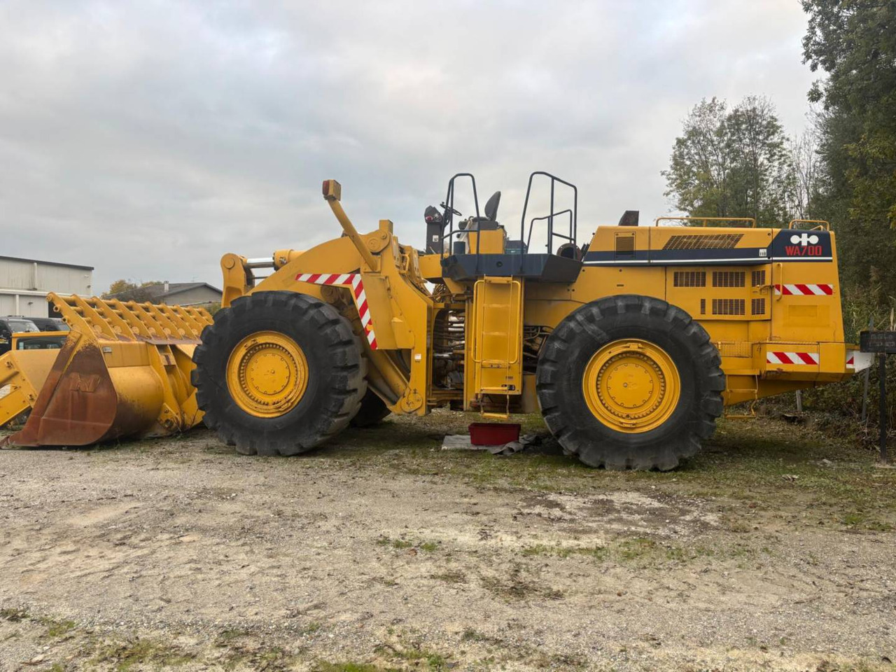 Chargeuse sur pneus KOMATSU WA700