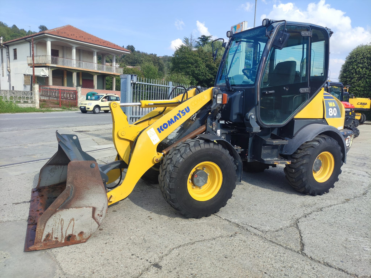 Chargeuse sur pneus KOMATSU WA80-5