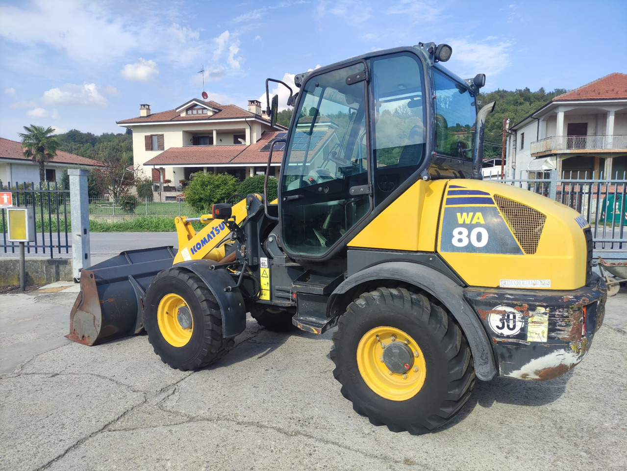 Chargeuse sur pneus KOMATSU WA80-5