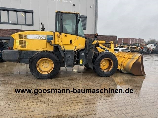 Chargeuse sur pneus KOMATSU WA 200