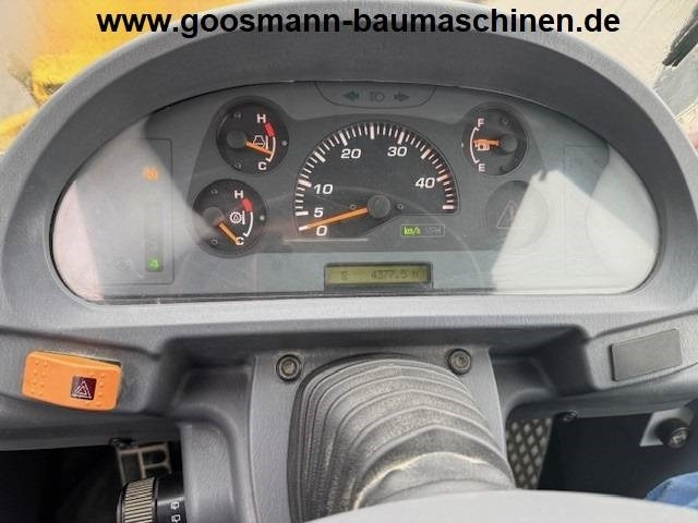 Chargeuse sur pneus KOMATSU WA 200