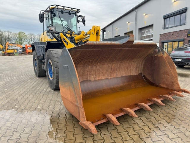 Chargeuse sur pneus KOMATSU WA 270