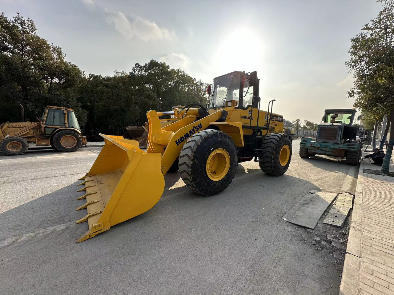 Chargeuse sur pneus KOMATSU WA 380