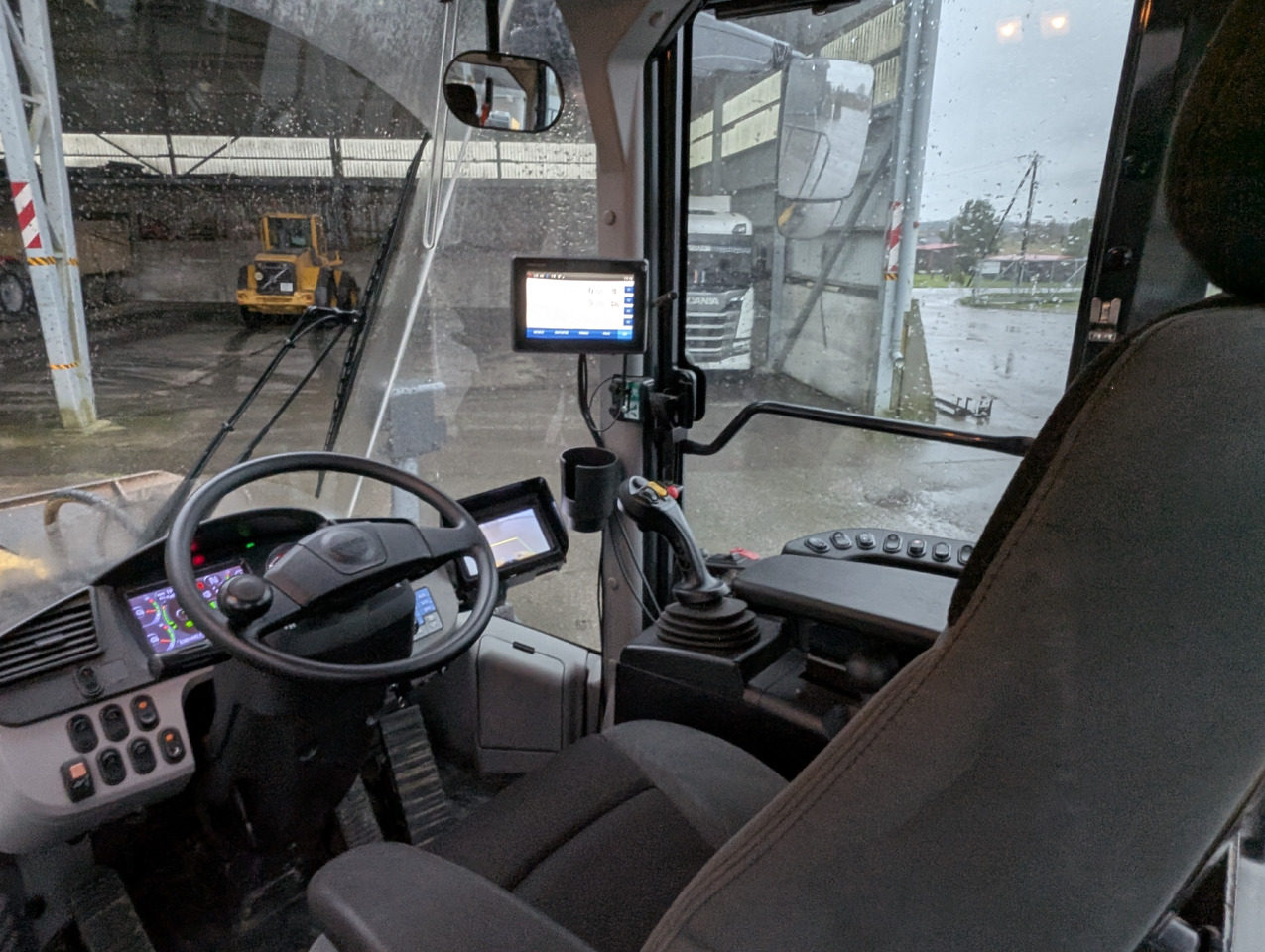 Chargeuse sur pneus KOMATSU WA 380-8E0