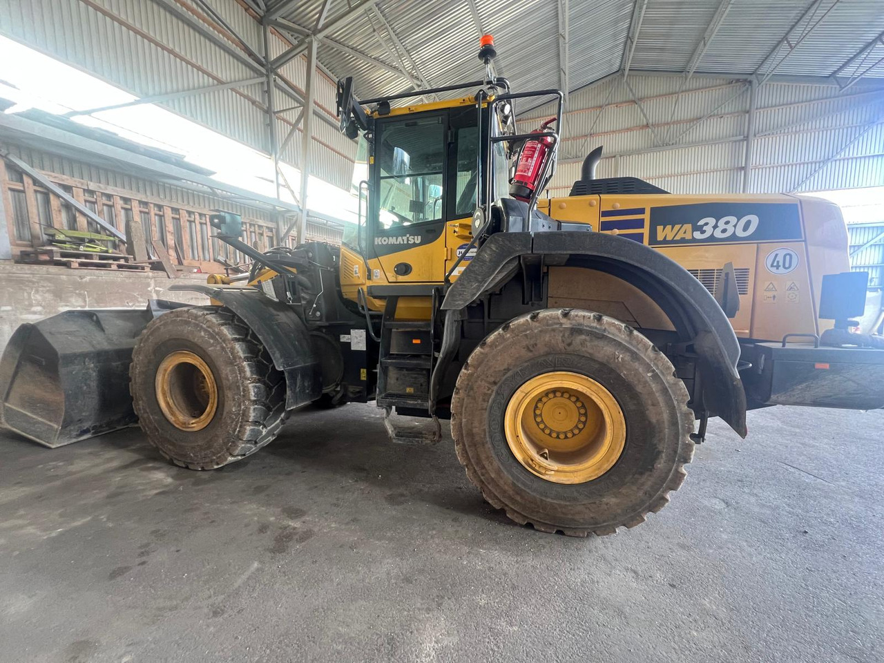 Chargeuse sur pneus KOMATSU WA 380-8E0