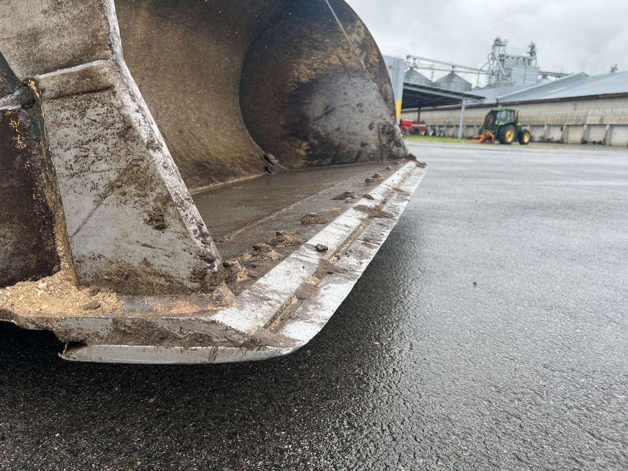 Chargeuse sur pneus KOMATSU WA 380-8E0