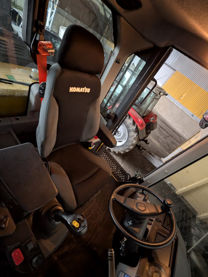 Chargeuse sur pneus KOMATSU WA 380-8E0