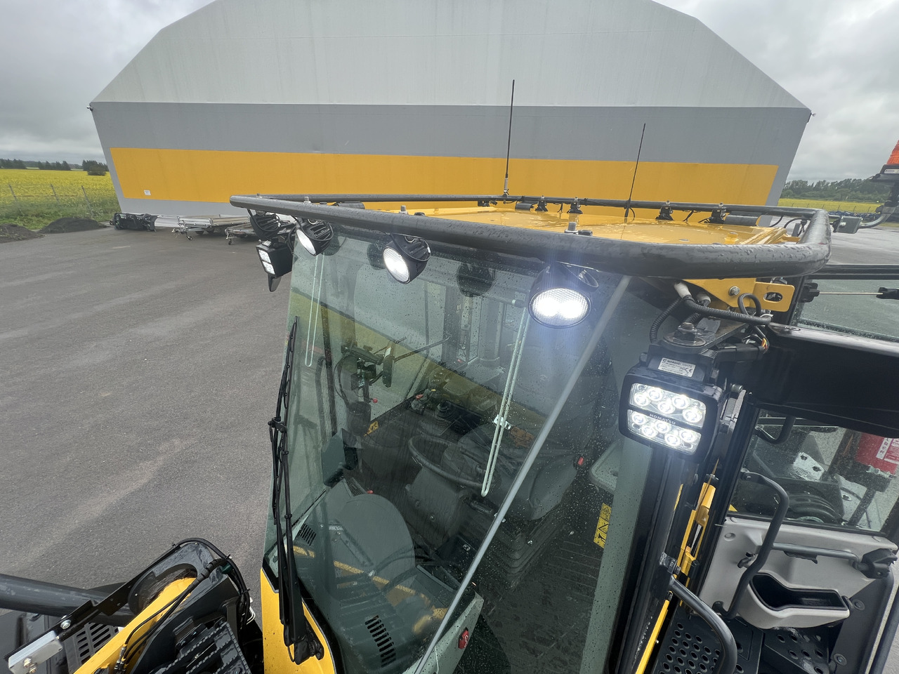 Chargeuse sur pneus KOMATSU WA 380-8E0