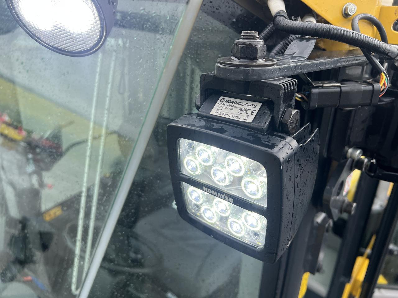 Chargeuse sur pneus KOMATSU WA 380-8E0