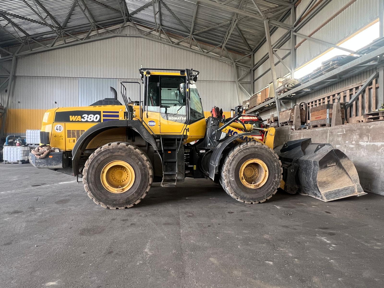 Chargeuse sur pneus KOMATSU WA 380-8E0