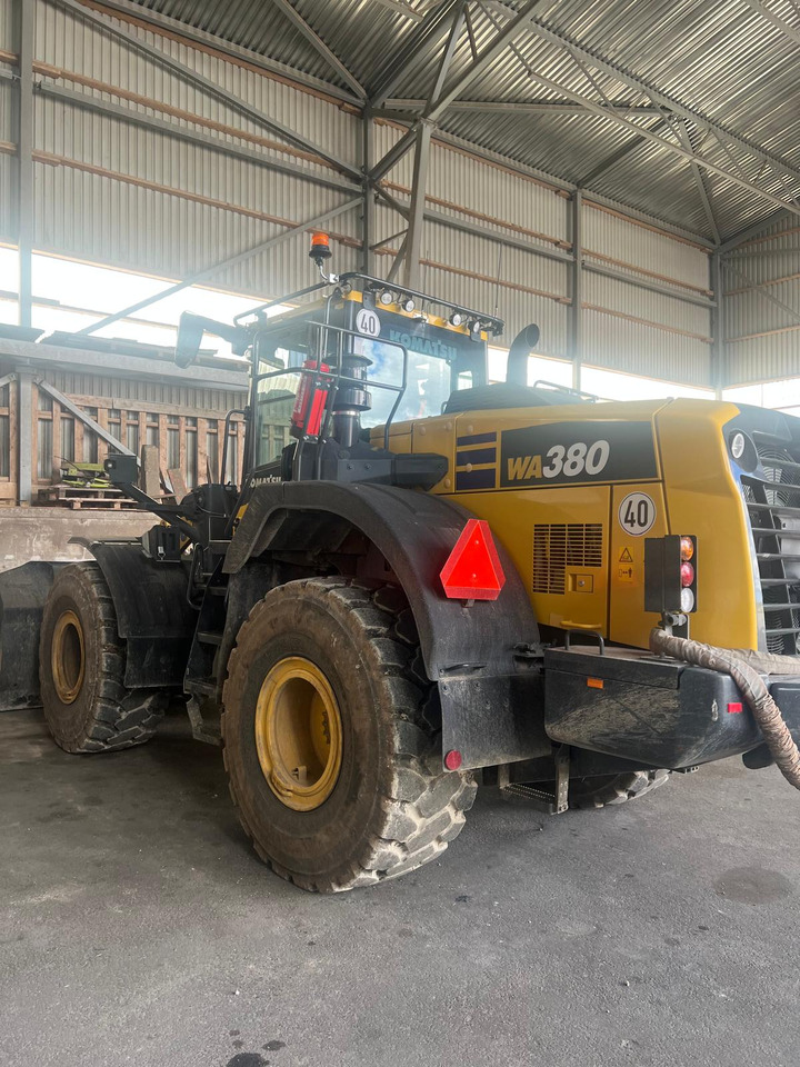Chargeuse sur pneus KOMATSU WA 380-8E0