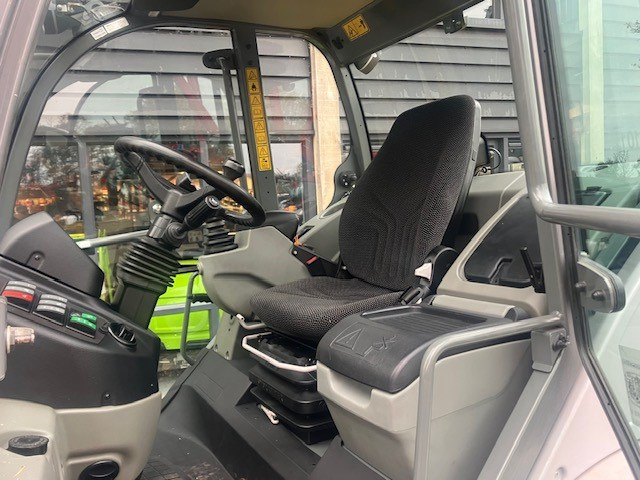 Chargeuse sur pneus KRAMER 8085T loader