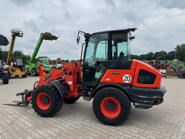 Chargeuse sur pneus KUBOTA R090