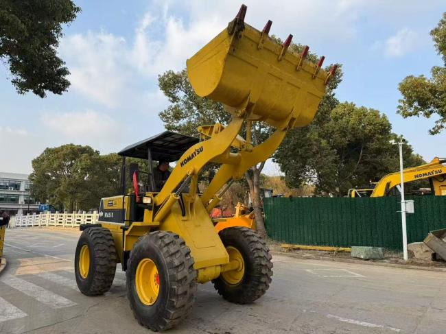 Chargeuse sur pneus Komatsu WA100