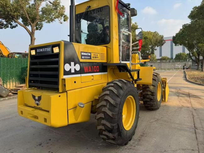Chargeuse sur pneus Komatsu WA100