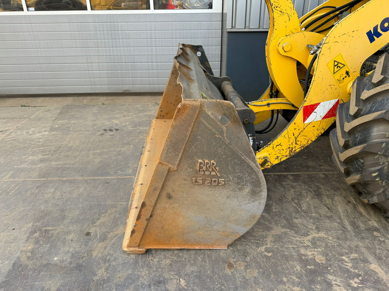 Chargeuse sur pneus Komatsu WA100M-8EO - New Tires