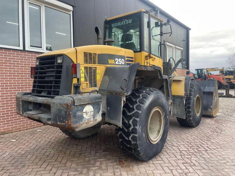 Chargeuse sur pneus Komatsu WA250-5