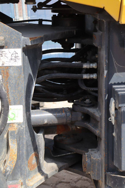 Chargeuse sur pneus Komatsu WA270-8E0