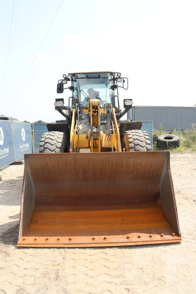 Chargeuse sur pneus Komatsu WA270-8E0