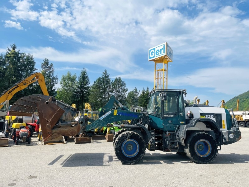 Chargeuse sur pneus Komatsu WA320-8 (3661)