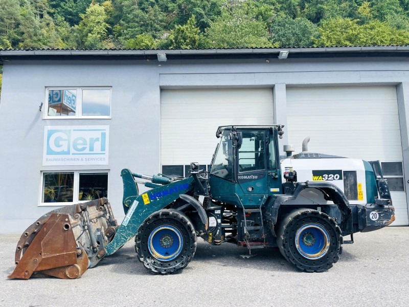 Chargeuse sur pneus Komatsu WA320-8 (3661)