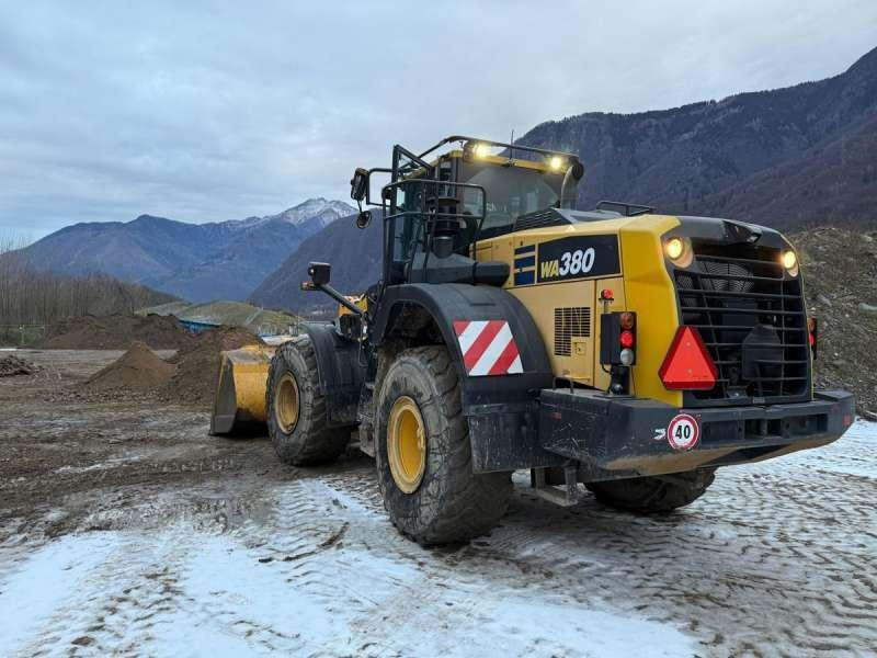 Chargeuse sur pneus Komatsu WA380-8