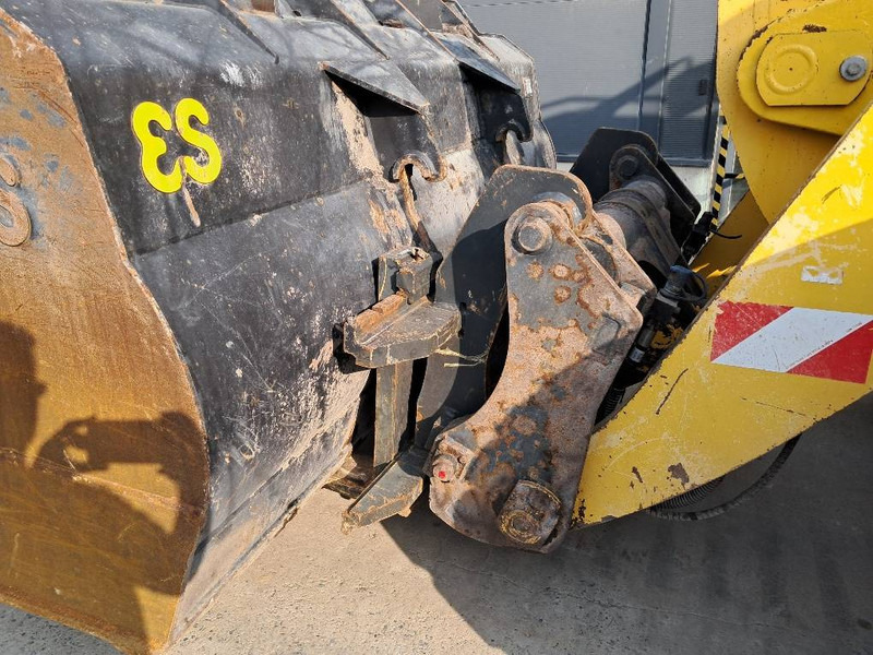 Chargeuse sur pneus Komatsu WA380-8E0
