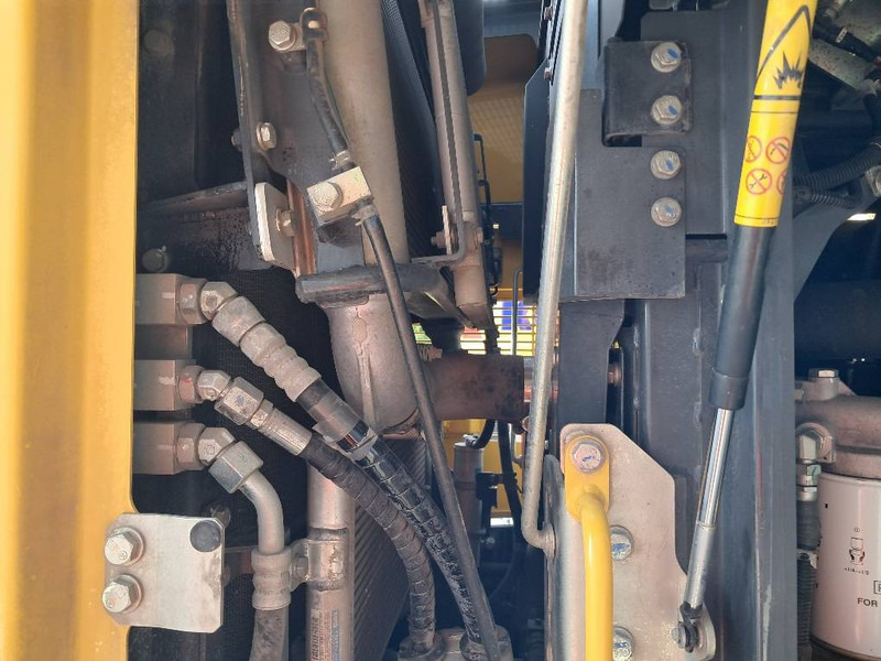 Chargeuse sur pneus Komatsu WA380-8E0