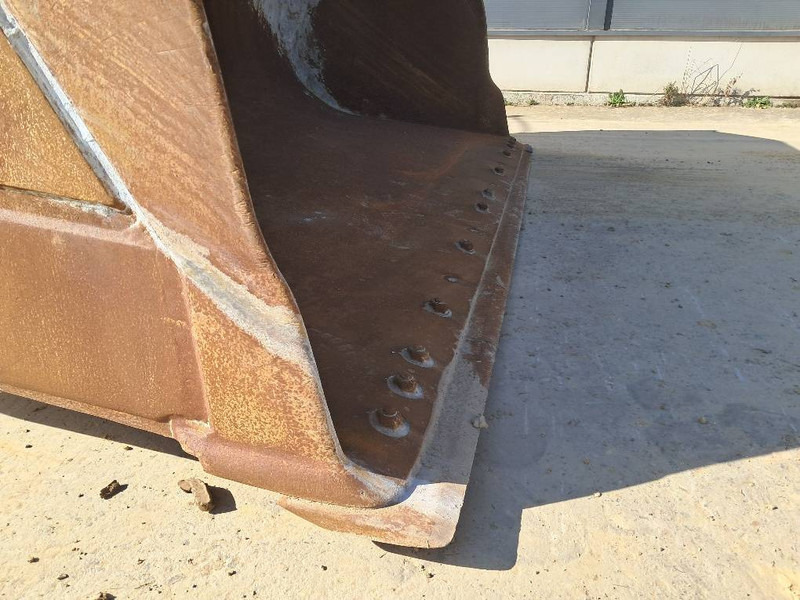 Chargeuse sur pneus Komatsu WA475-10E0