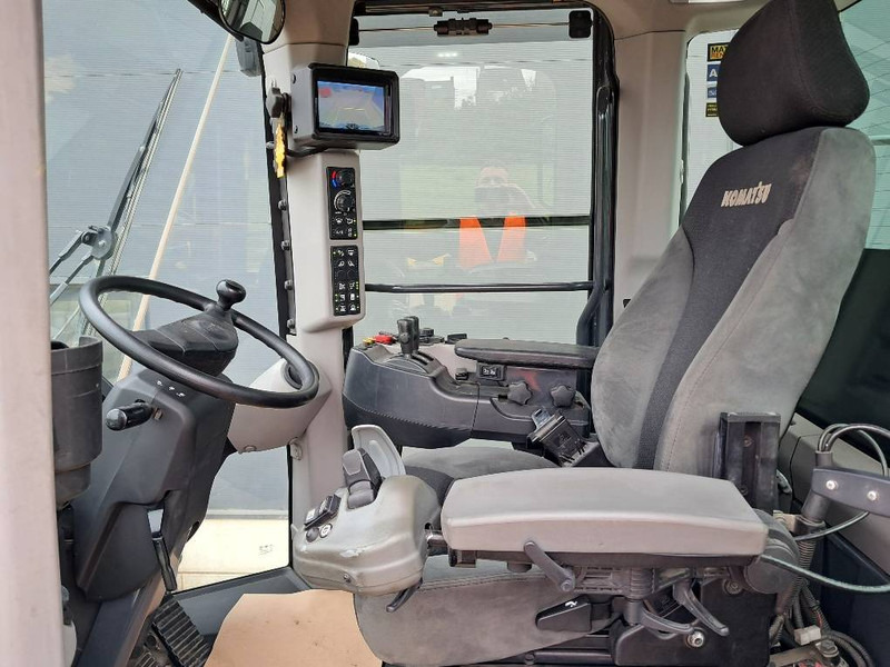 Chargeuse sur pneus Komatsu WA475-10E0