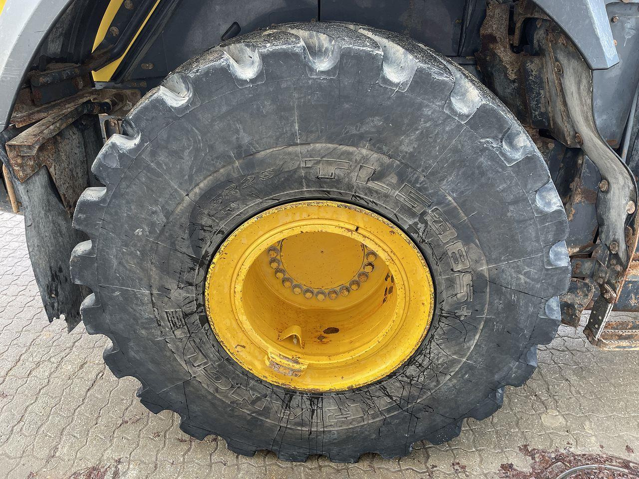 Chargeuse sur pneus Komatsu WA475-10EO