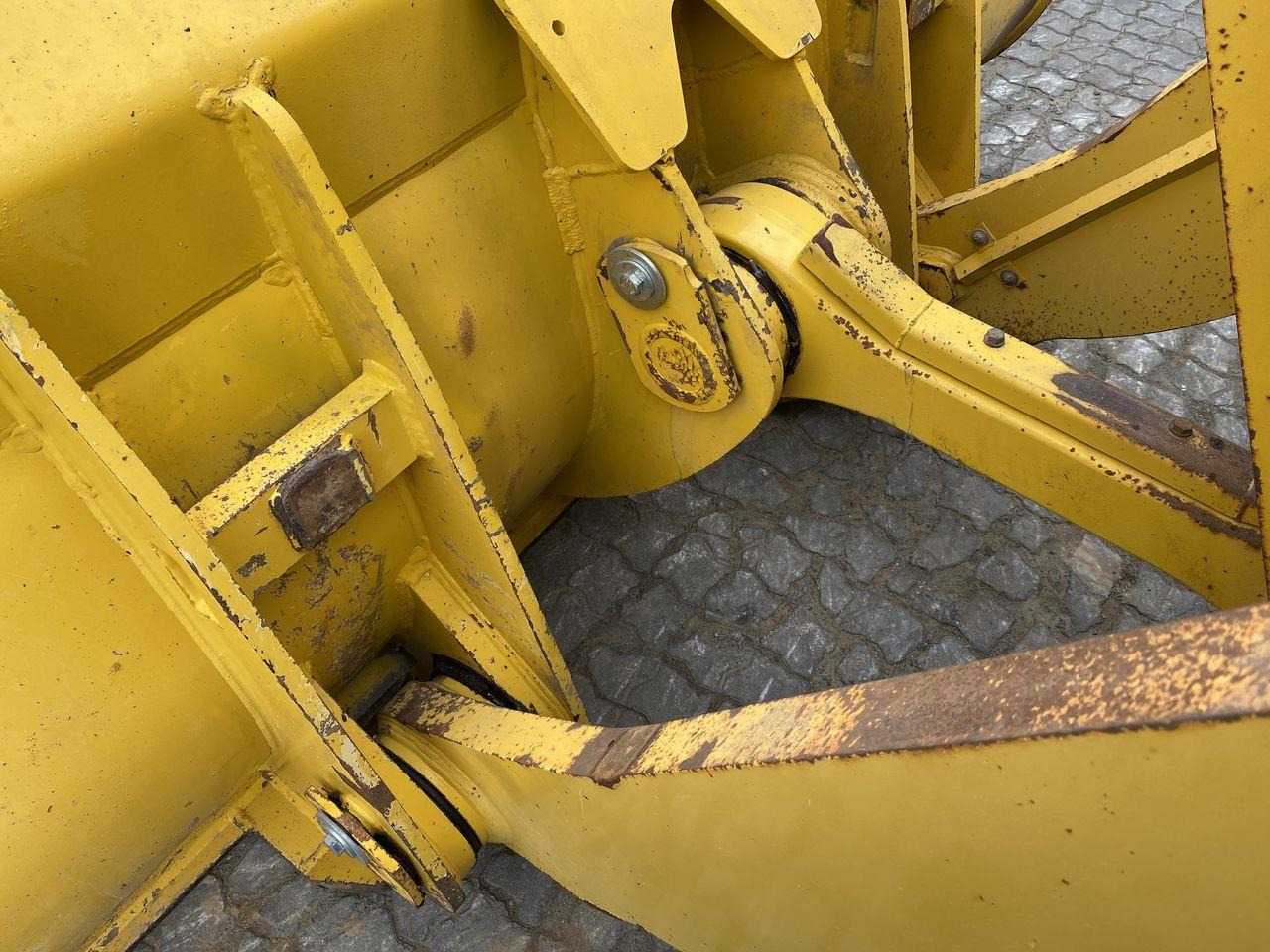 Chargeuse sur pneus Komatsu WA480-8