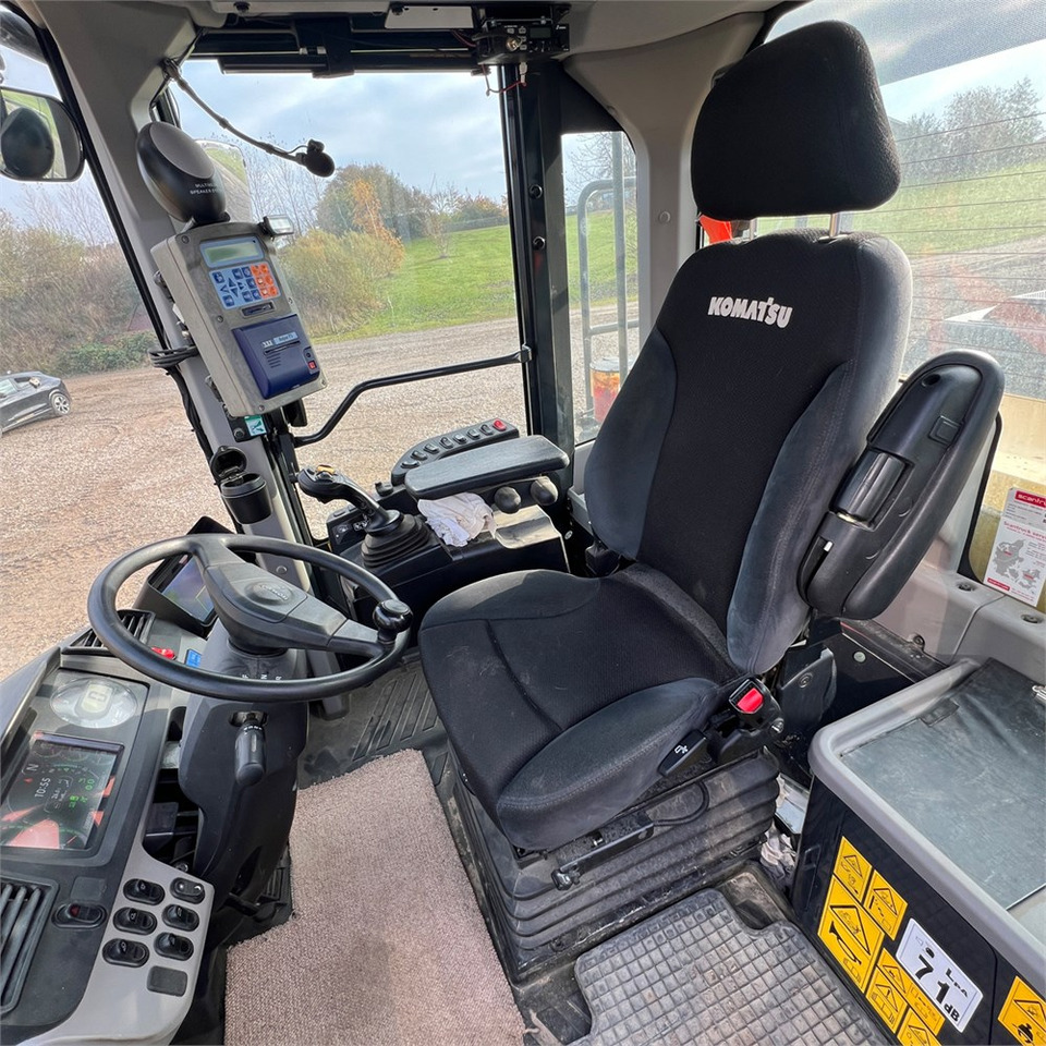 Chargeuse sur pneus Komatsu WA480-8