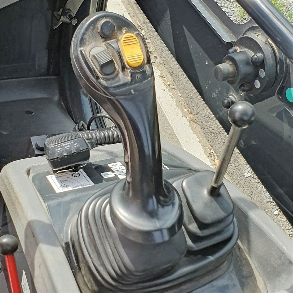 Chargeuse sur pneus Komatsu WA70 M-8 EO